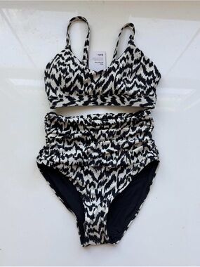 KNIX 2 piece set swimsuit super high waisted bottoms size small plus and small